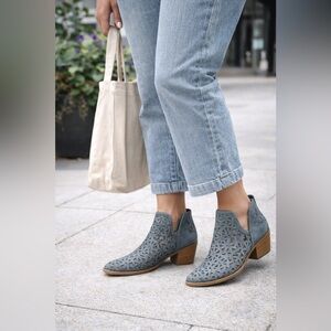 Musse & Cloud Leather Cutout Booties 7 Teal Stacked Heel